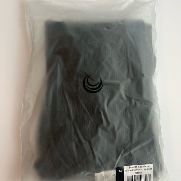 Lazuli Label Scrunch Seamless Contour Legging - Picture 3 of 5